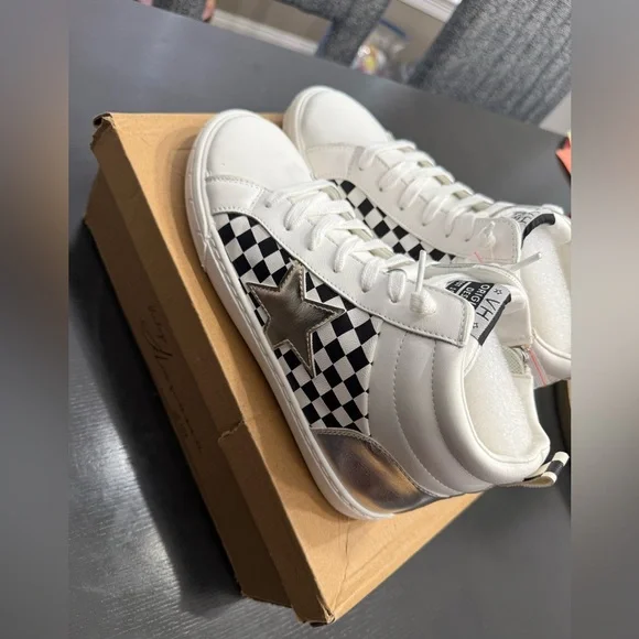 Vintage Havana Womens LEXI White
Casual And Fashion Sneakers 8.5
NEW - Picture 2 of 9